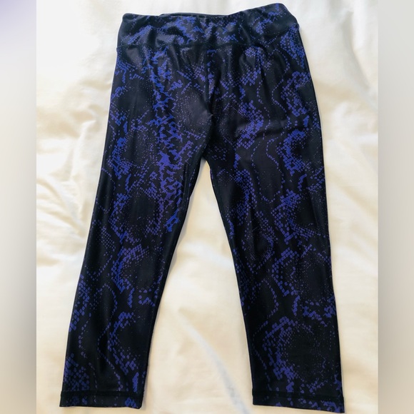 Plus Size 3X Purple Snake Skin Athletic Crops Yoga Capris Silver Icing - Picture 3 of 7